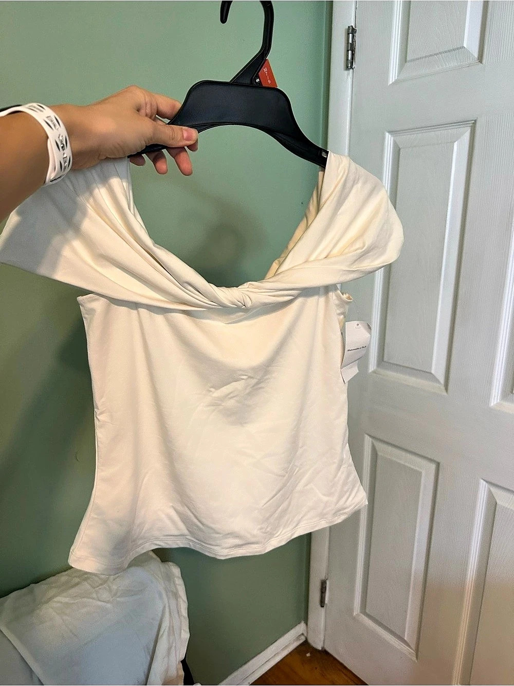 Abercrombie & Fitch off shoulder Bow tie in Cream Size M Brand new with tags
